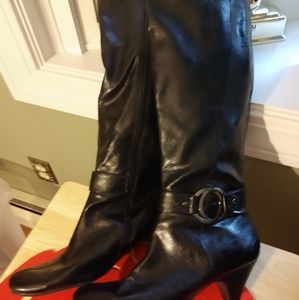 Black boots Dynamite size 10, 2" heel man made upper